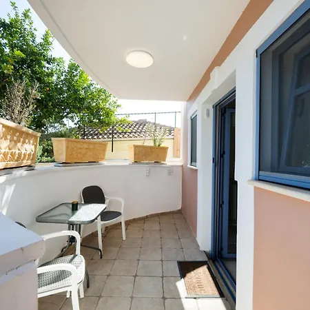 A L' Aise * Apolpaina